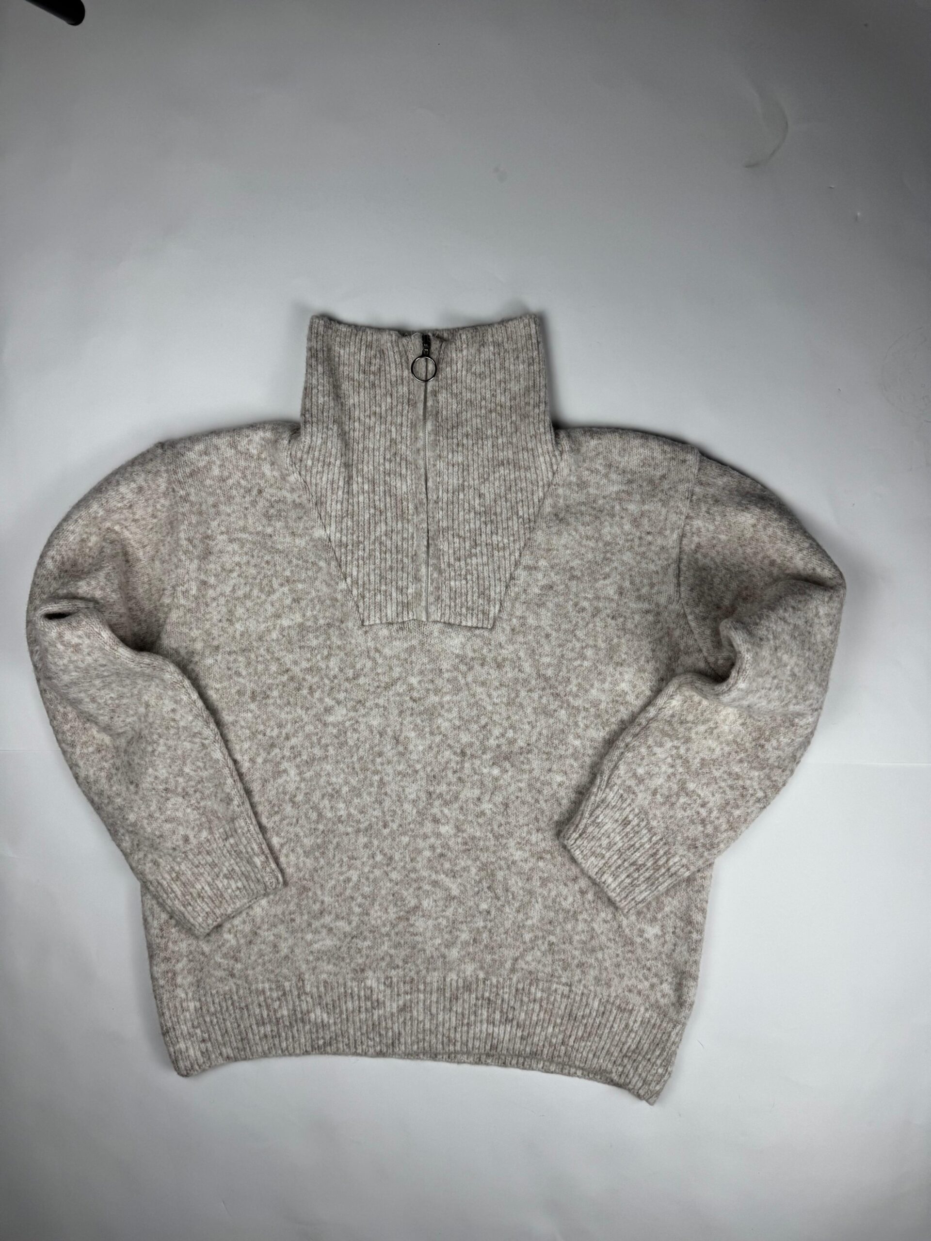 بلوفر تريكو هاي كول بسوستة حريمي بلوفر تريكو هاي كول بسوستة حريمي