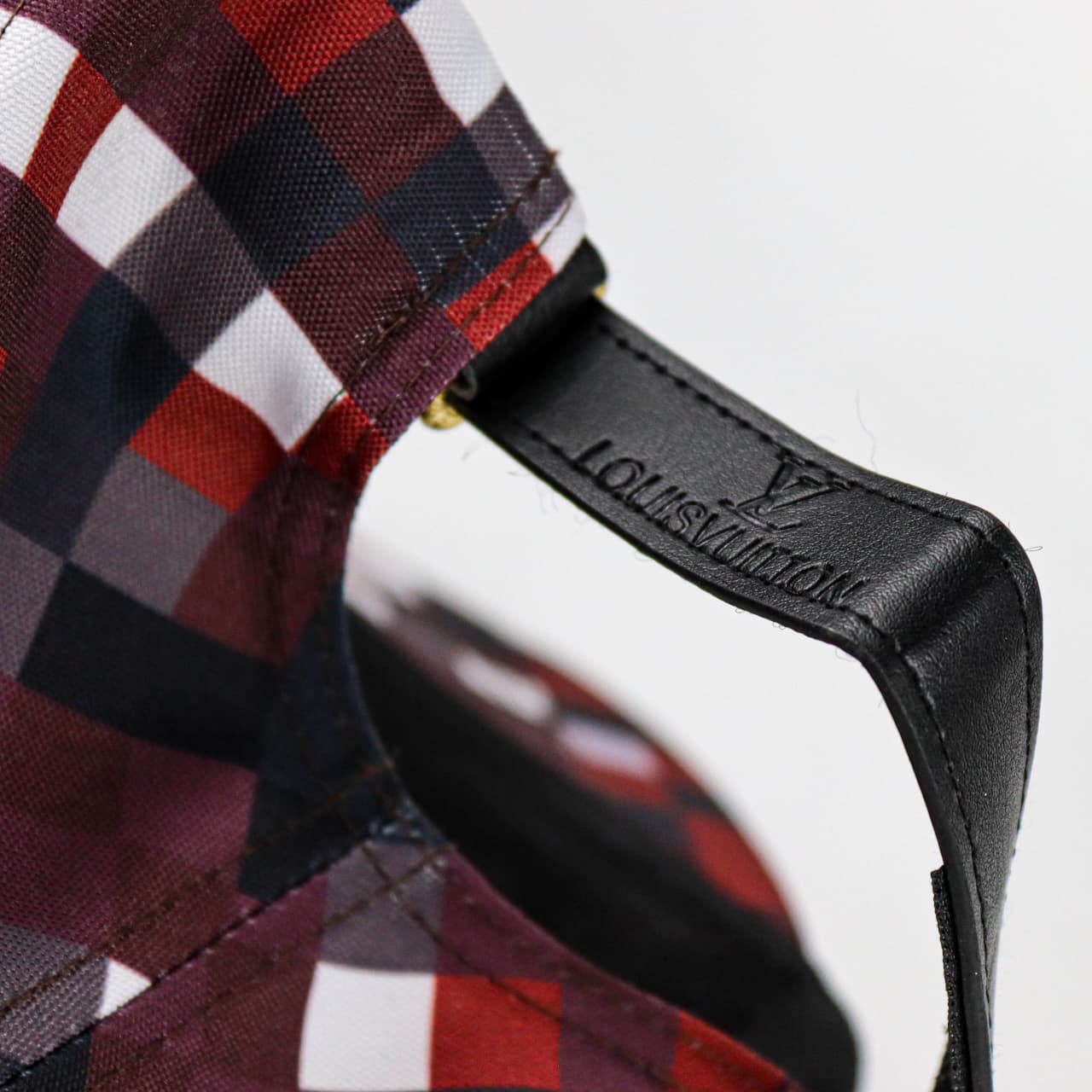 كاب louis vuitton مربعات كاب louis vuitton مربعات