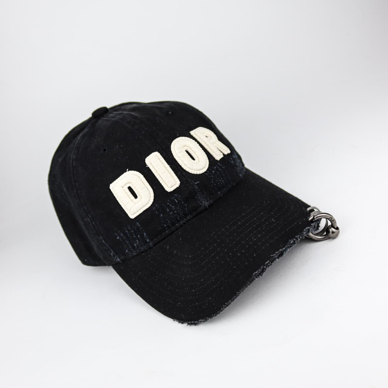 كاب dior أسود كاب dior أسود