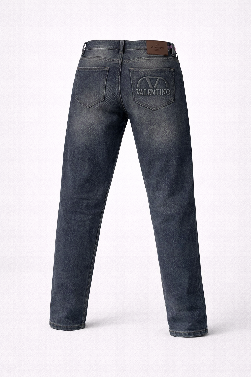 بنطلون جينز valentino رجالي مستورد – أزرق غامق بتفاصيل لوجو مميز بنطلون جينز valentino رجالي مستورد – أزرق غامق بتفاصيل لوجو مميز