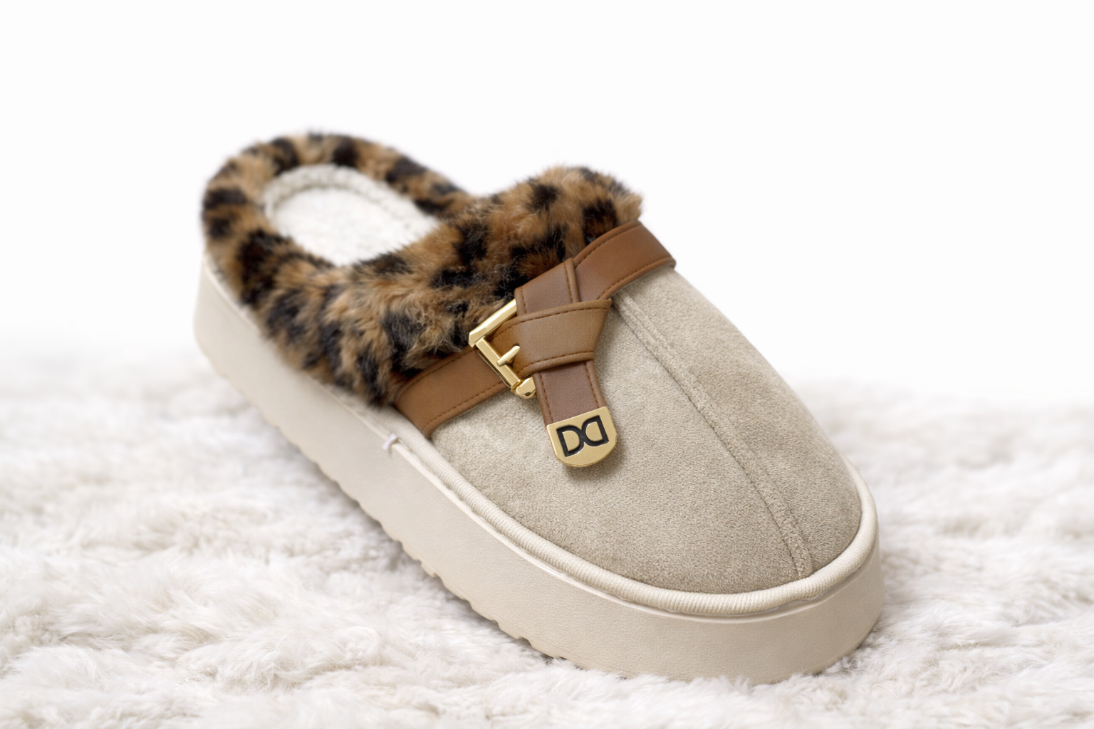 سابو حريمي شتوي فرو تقيل – نعل عالي وتصميم أنيق سابو حريمي شتوي فرو تقيل – نعل عالي وتصميم أنيق