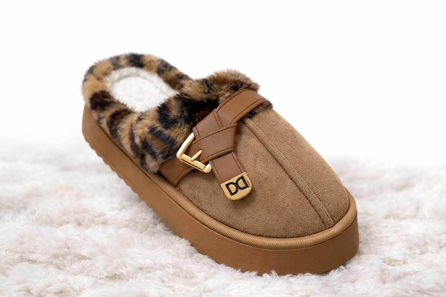 سابو حريمي شتوي فرو تقيل – نعل عالي وتصميم أنيق سابو حريمي شتوي فرو تقيل – نعل عالي وتصميم أنيق