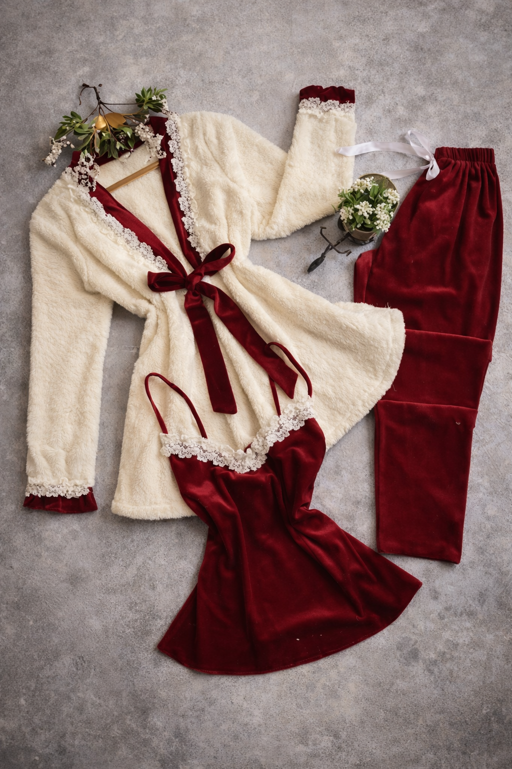 طقم بيجاما حريمي شتوي 3 قطع فرو × قطيفة – نبيتي × أوف وايت طقم بيجاما حريمي شتوي 3 قطع فرو × قطيفة – نبيتي × أوف وايت