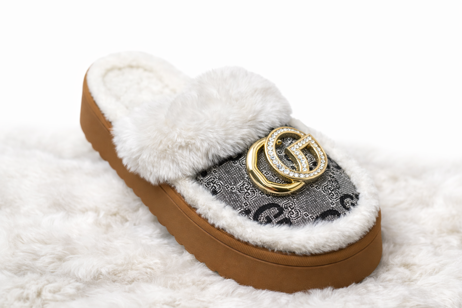 سابو حريمي فرو شتوي gg – نعل عالي سابو حريمي فرو شتوي gg – نعل عالي