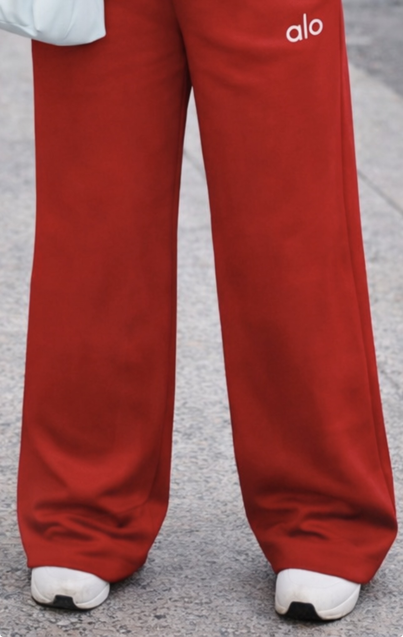 ترنج حريمي شتوي alo خامة تقيلة – ألوان أحمر وأخضر ترنج حريمي شتوي alo خامة تقيلة – ألوان أحمر وأخضر