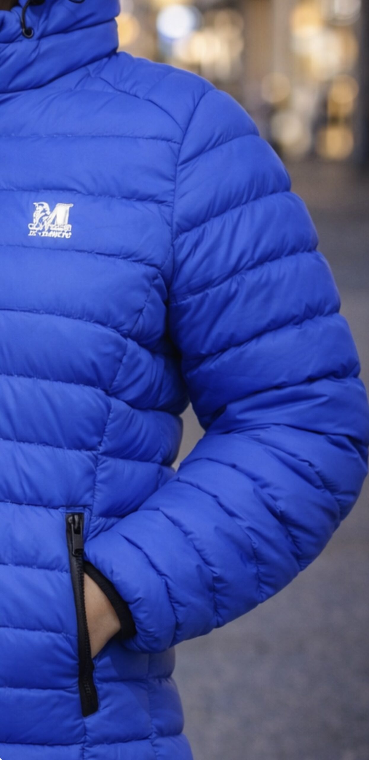 جاكيت شتوي مبطن unisex بقبعة – خامة خفيفة ودفا عالي جاكيت شتوي مبطن unisex بقبعة – خامة خفيفة ودفا عالي